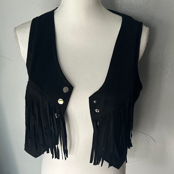 Elegant Black Fringe Sleeveless Top - Picture 9 of 9